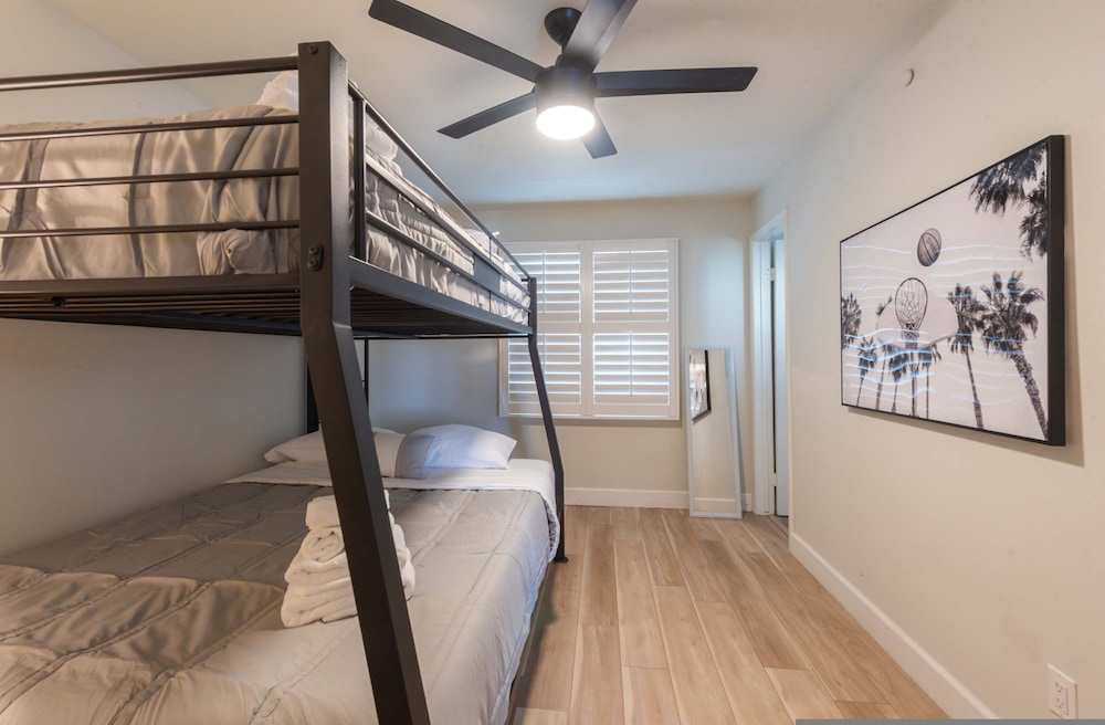 Phoenix 4 BDR Home With Outdoor Entertainment
