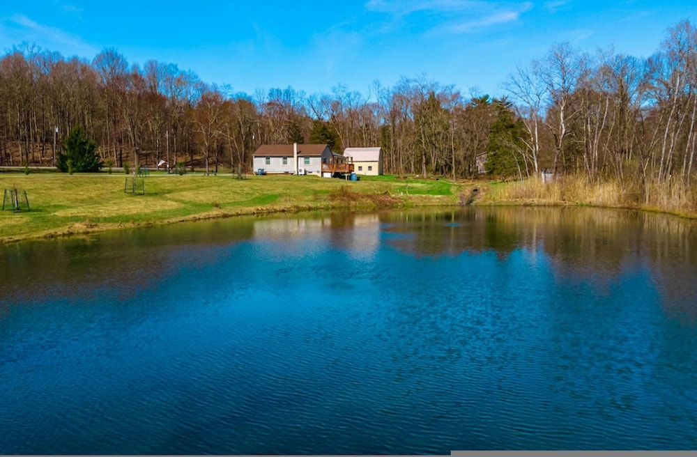 Private Pond Cozy Home Enjoy