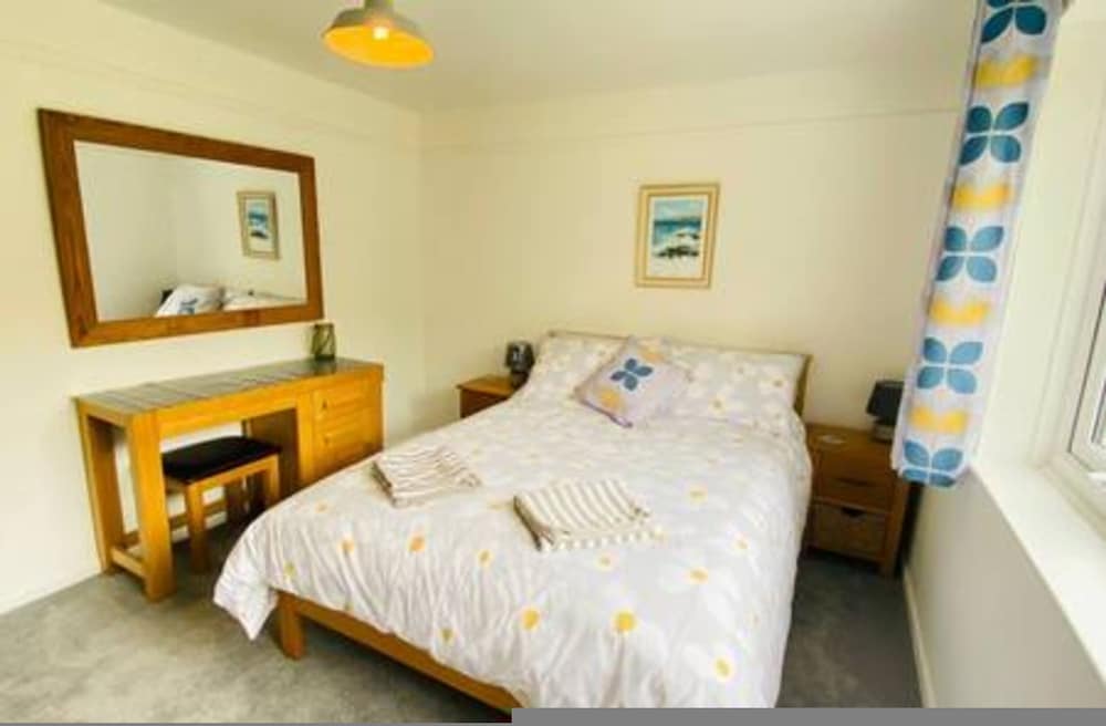Mousehole Two-bed Bungalow With Parking