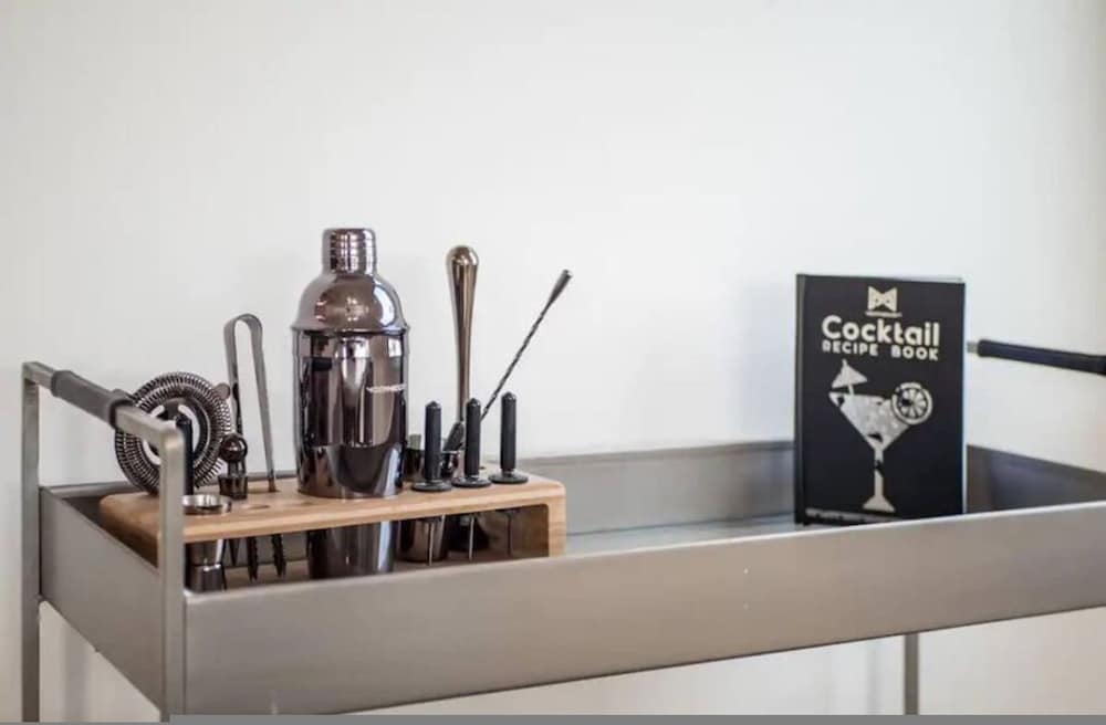 Work Of Art -3 Bedroom Elegant Townhome-columbus