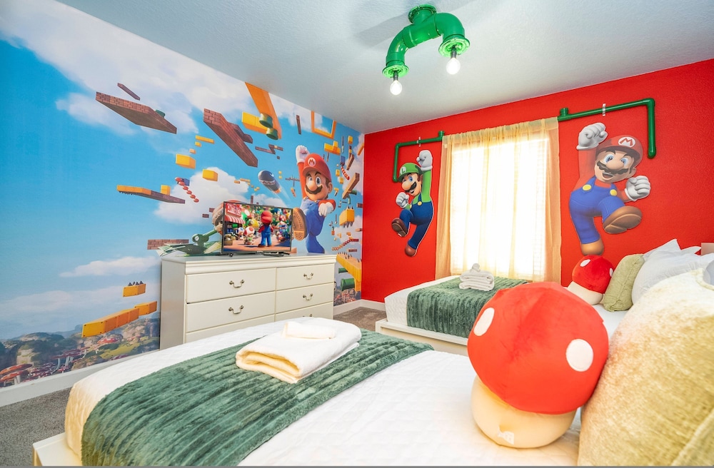 Beautiful 4 BR Close to Disney