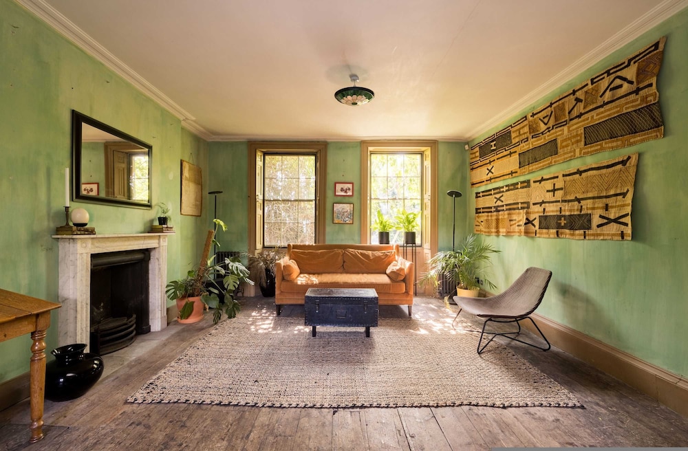 Extraordinary Grade Ii-listed Early Georgian Home