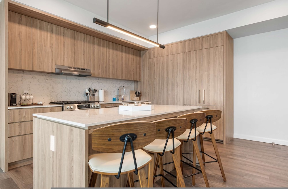 Panoramic Lake Views Premier Amenities for Groups
