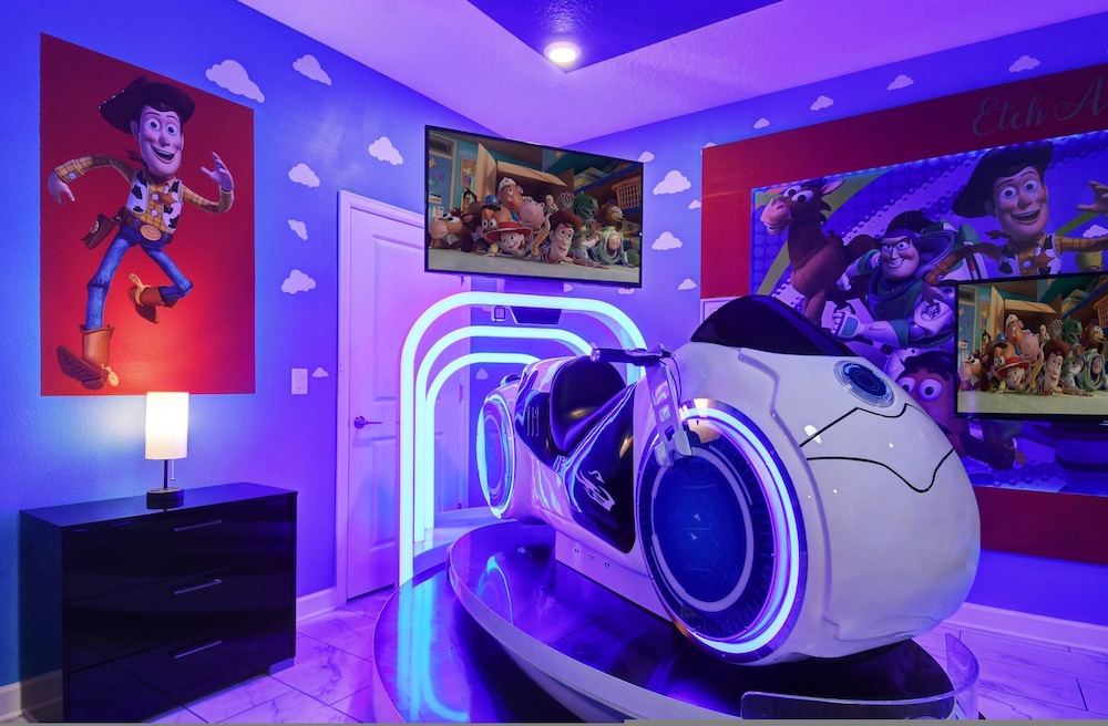 Gorgeous 9bedroom Home Private Pool Game Theater