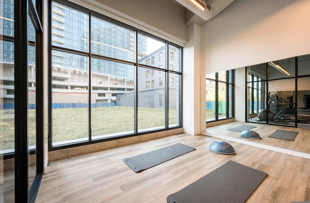 4BR Lincoln Park Getaway Steps to Red Line