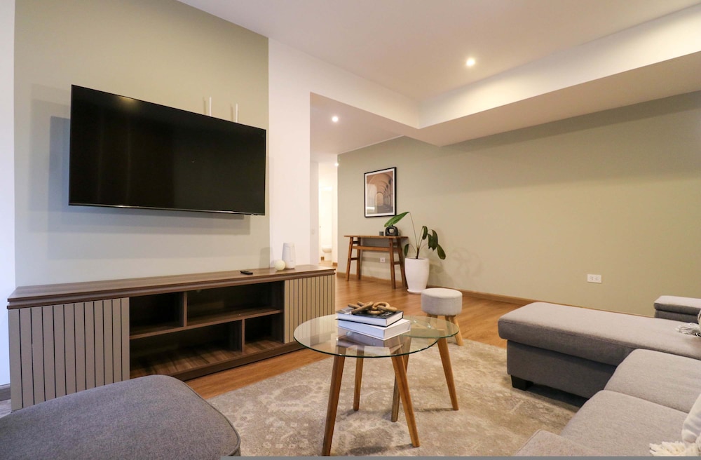 w Monochromatic 2BR w Terrace in Miraflores