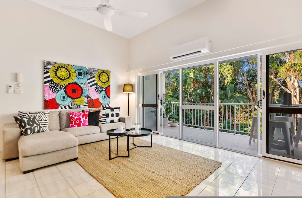 Melaleuca Hideaway - Beach Pool Free Parking