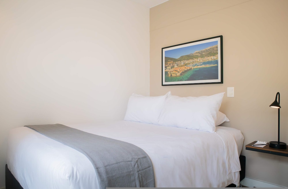 w Lovely 1BR w Balcony in Miraflores