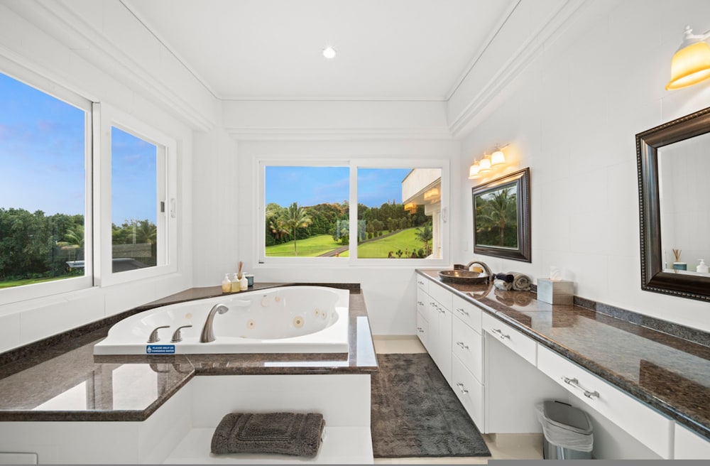 Waterfalling Estate in Ninole