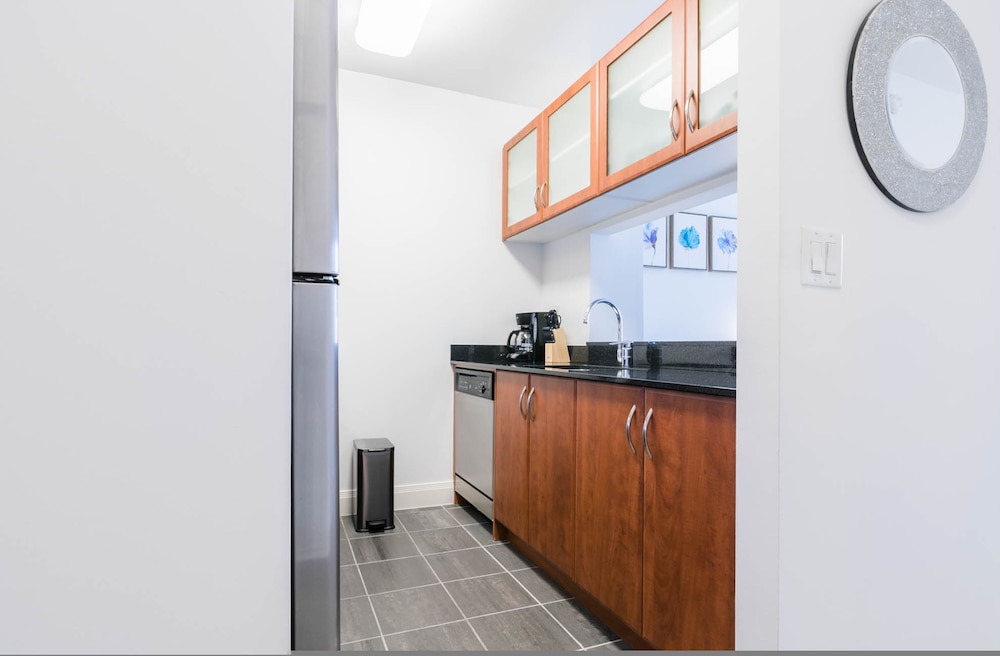 Fully Furnished 1BR in Murray Hills