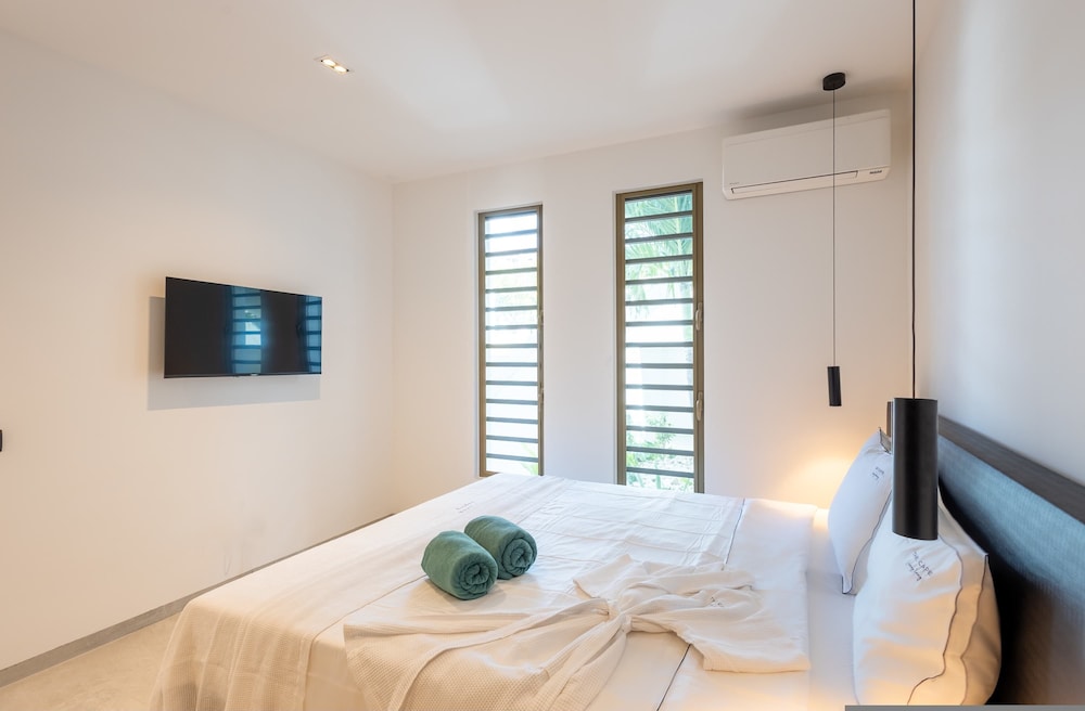 NEW The Cape at Blue Bay Golf Beach Resort