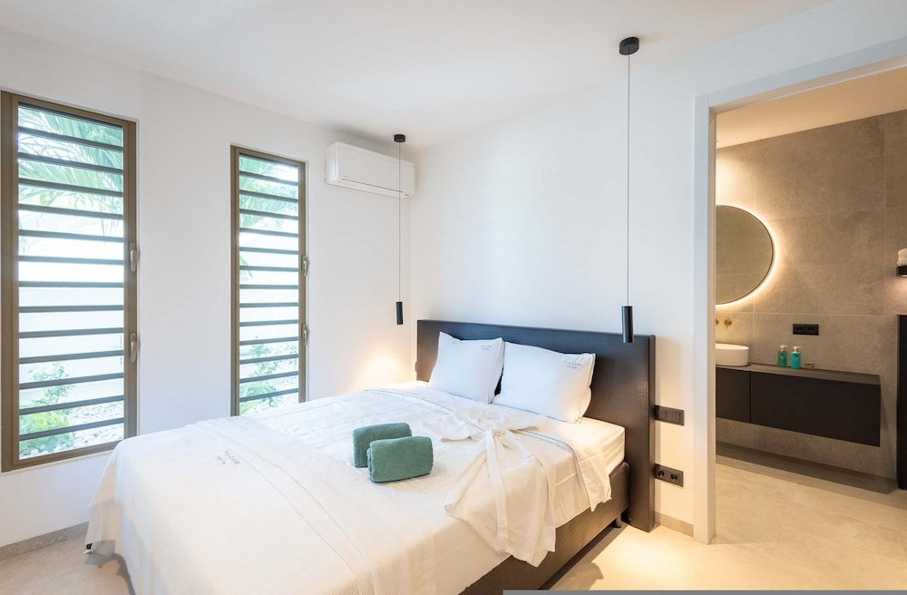 NEW The Cape at Blue Bay Golf Beach Resort