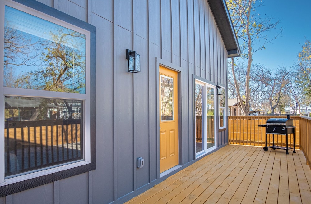 Blissful 5BR 3BA Haven Near Riverwalk Downtown