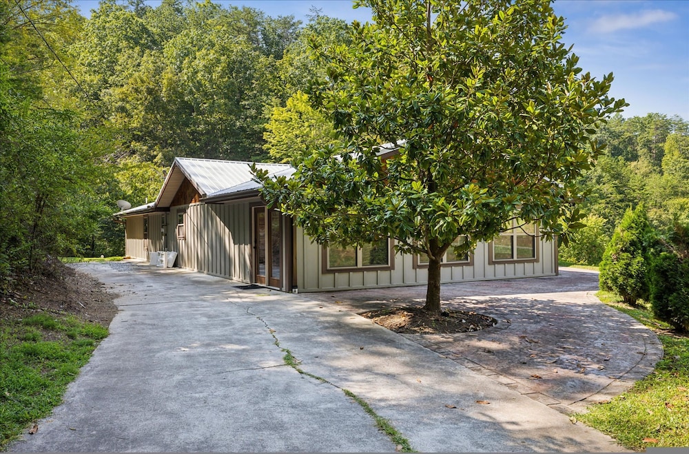 Private 15 Acres w Pond Hot Tub Game Room view 3
