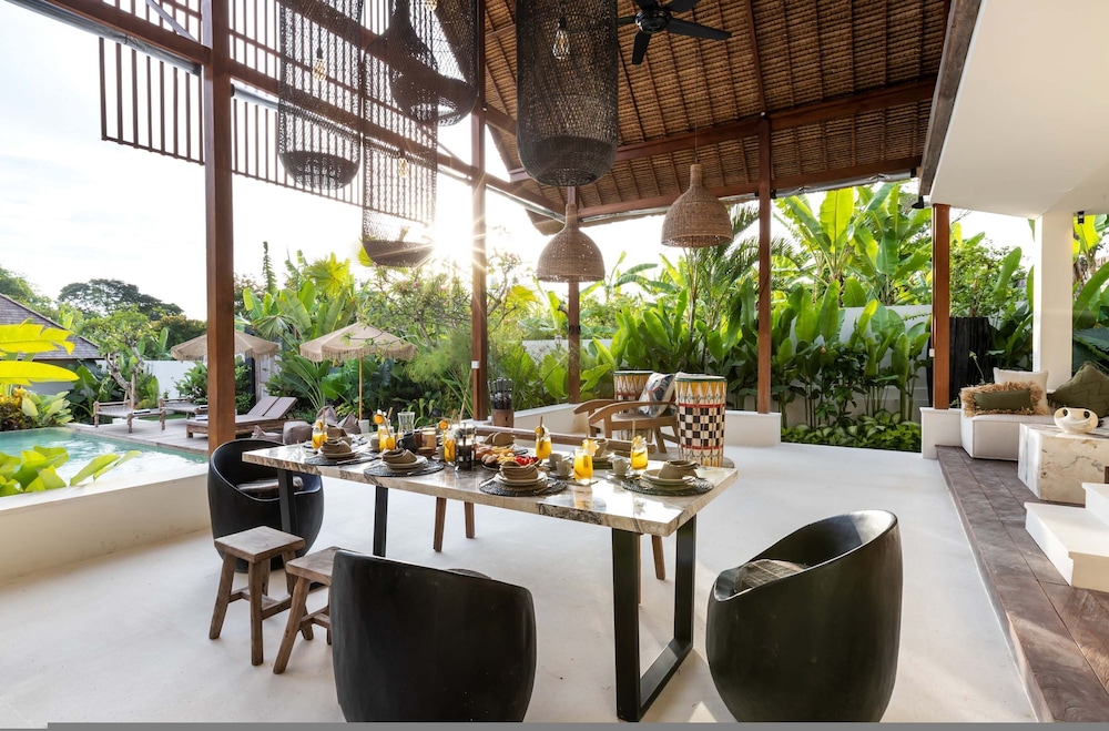 Villa Chempaka by Alfred in Bali - New Luxe Tropical 4BR Dream Villa in Canggu