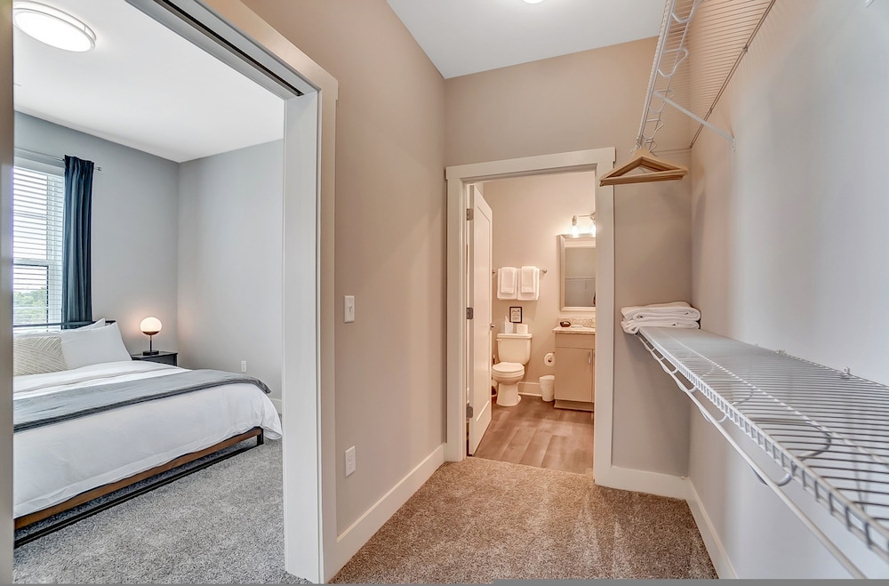 Opulent Corner 2BR Near OSU w Garage Parking