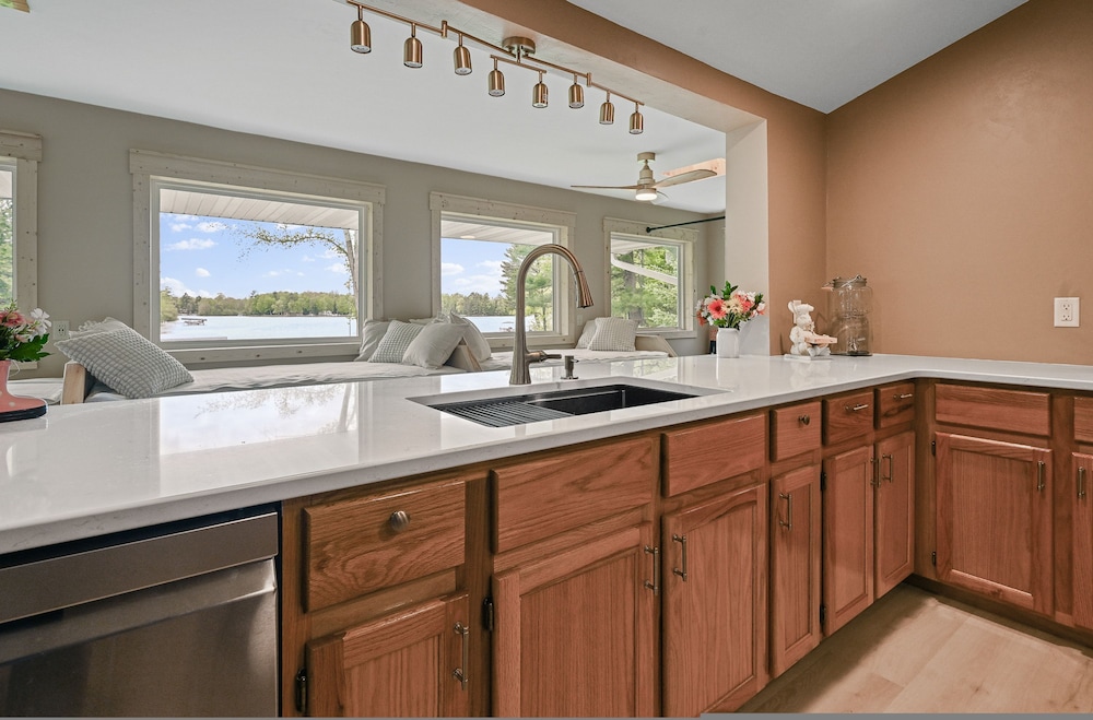 Sand Bar Resort in Suring