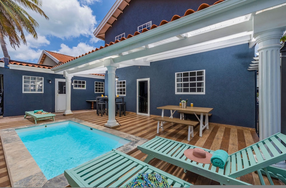Renovated 4br2ba w Private Pool in Prime Location