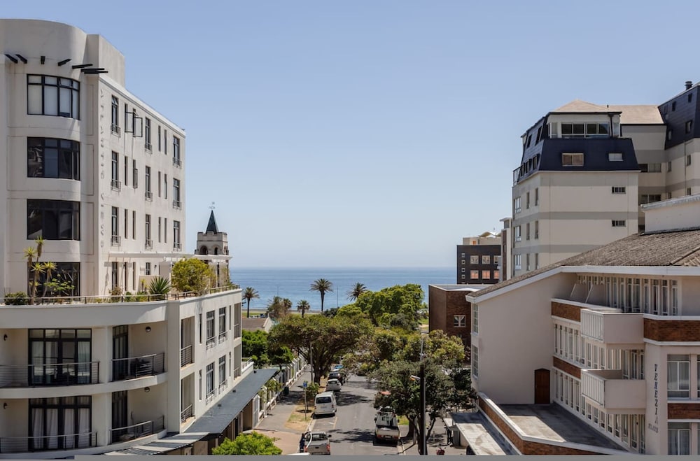 Sea-facing Apartment at Adelphi Galleria Seapoint