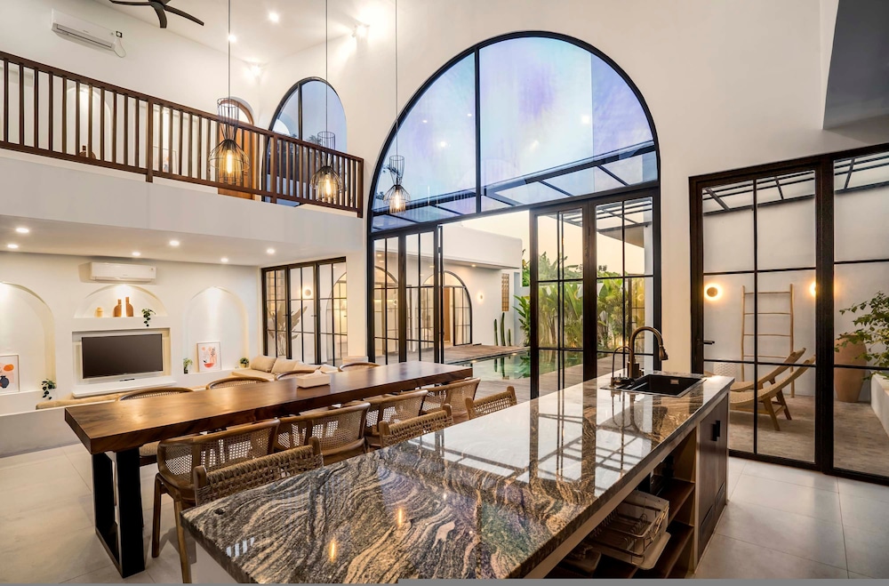Casa Copper by Alfred in Bali - Tropical Luxury 3BR Pool Villa in the Heart Canggu