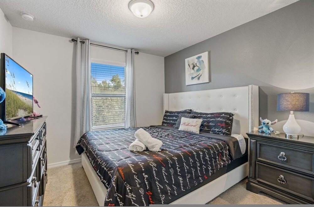 Luxury 5bdr House w Pool - 8863