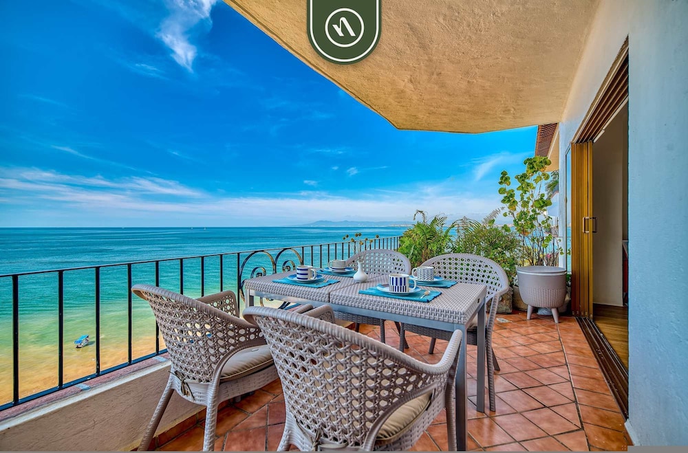 2BR Condo With Ocean View - Private Terrace