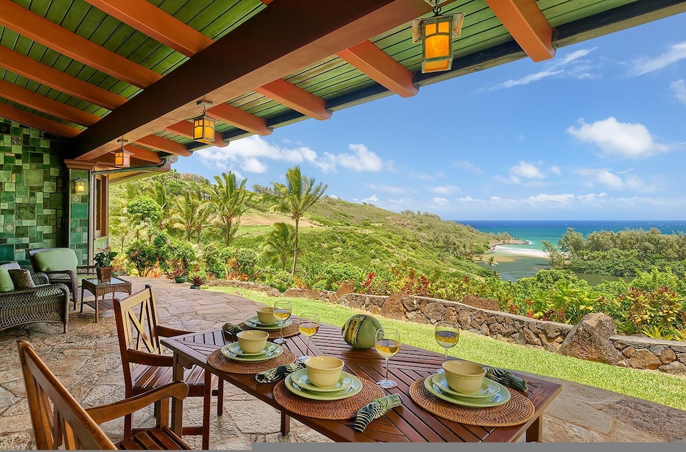 Sea Song in Kilauea With 4 Bedrooms and 4 Bathrooms