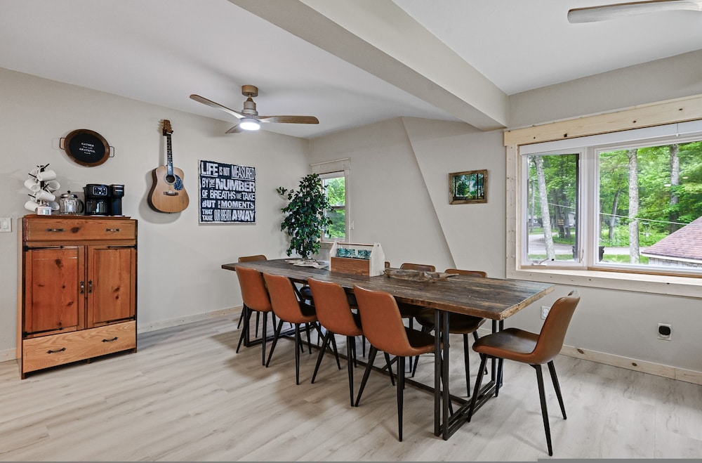 5 BR Family Hangout I Lake Views I Firepit