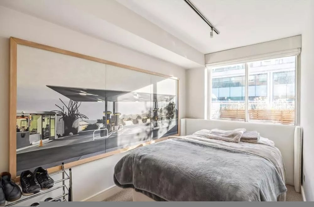 Luxurious 3-bed 2-bath Apartment in Belgravia