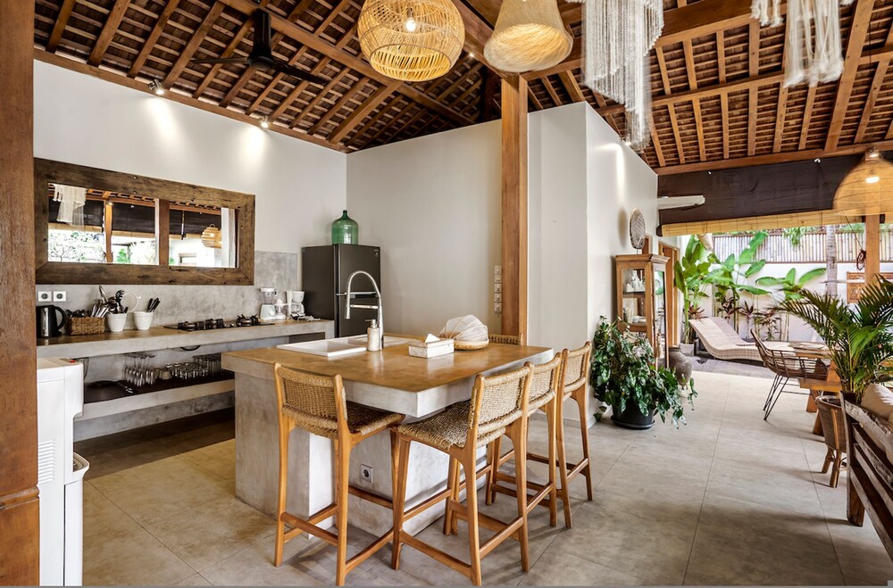 Villa Nabi by Alfred in Bali - New Family 5BR Villa Next to Seminyak Beach