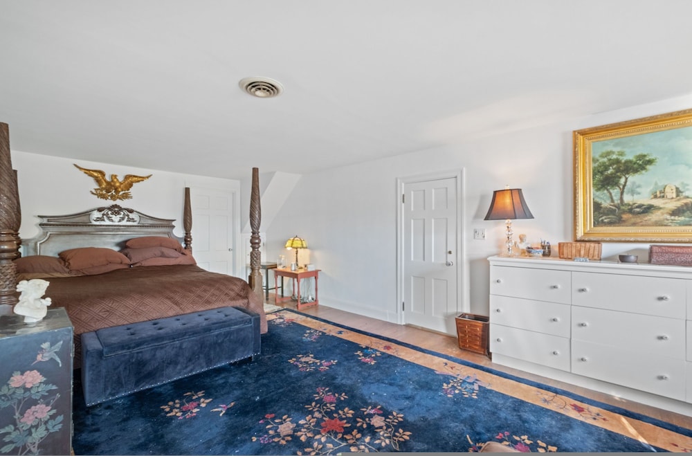 Spacious Dartmouth College Home on Occum Pond
