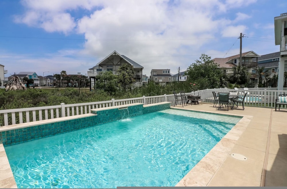 Great bay Views and a Pool in Isla Del Sol