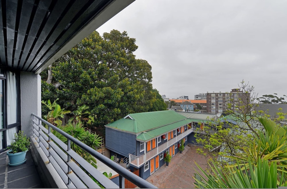 Charming 2-bed Central Green Point Stadium