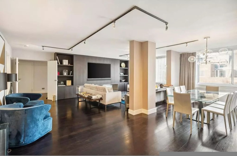 Luxurious 3-bed 2-bath Apartment in Belgravia