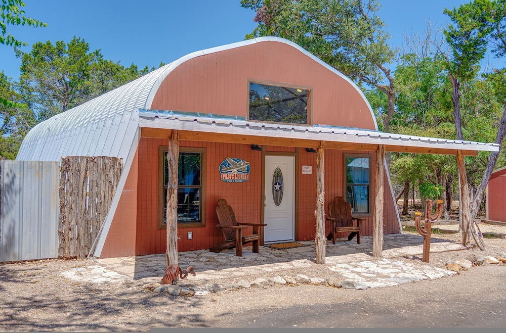 Terracotta Oasis - Wimberley for 30 Guests