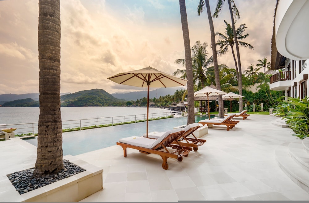 Villa Blanca by Alfred in Bali - Modern Luxury 5 Bdr Oceanfront Villa in Candidasa