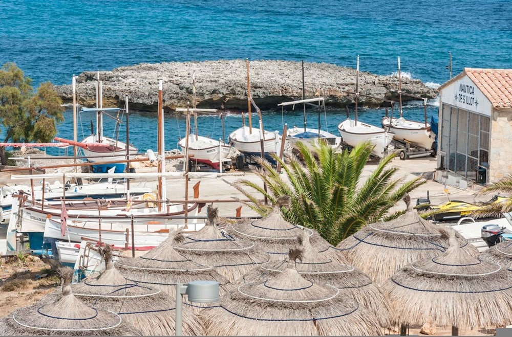 Can Pedro Ros in S Illot-cala Morlanda view 3