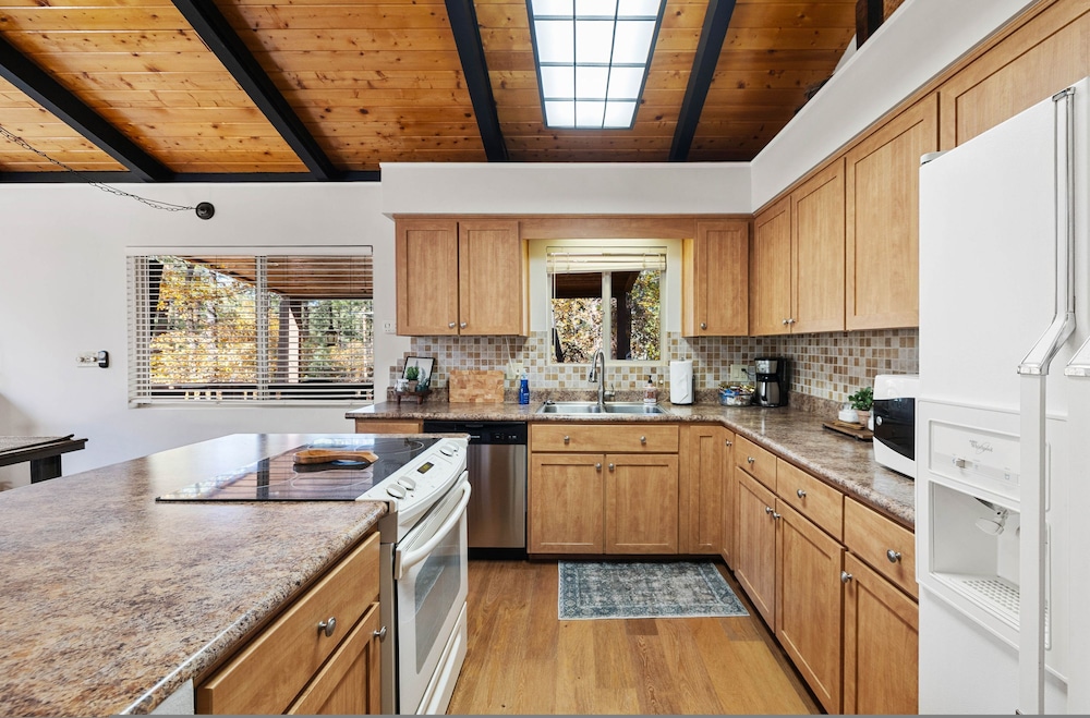 Ponderosa Hideaway 4-br Cabin Mtn View Trails Brbq