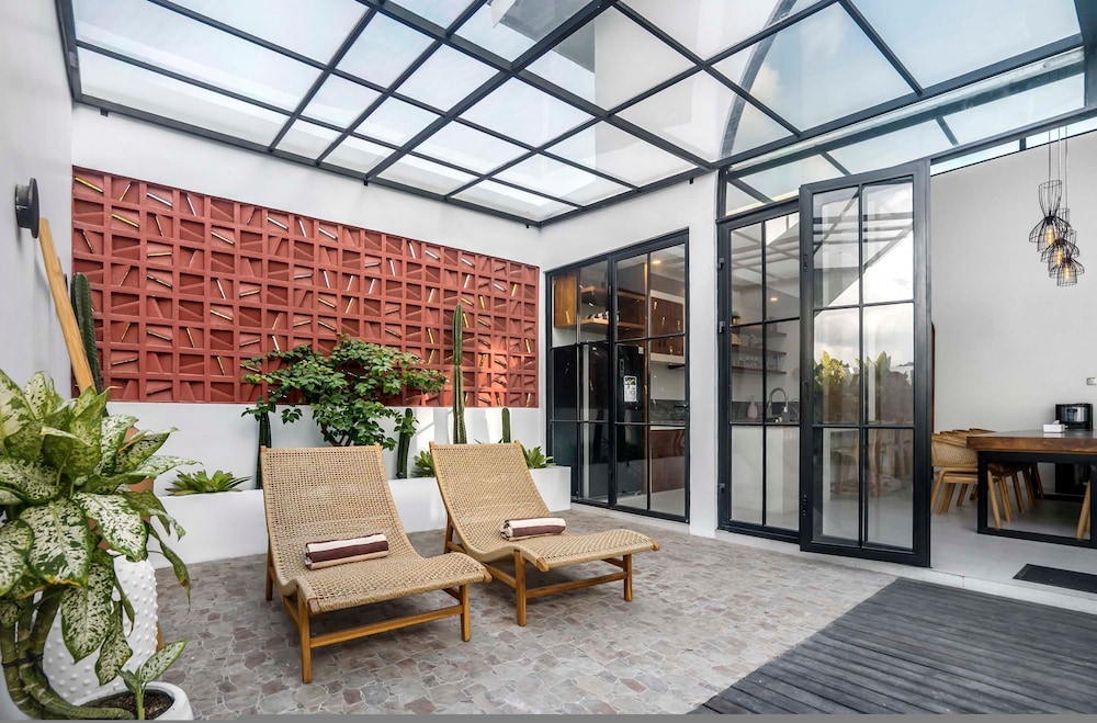 Casa Copper by Alfred in Bali - Tropical Luxury 3BR Pool Villa in the Heart Canggu