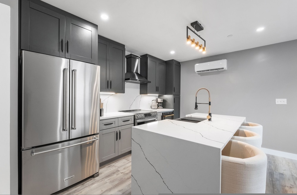 New Luxury 4 Bed Condo Perfect for Winter Rental