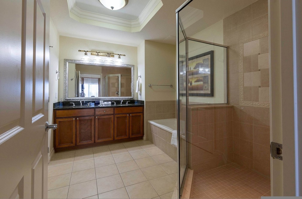 3BR Family Apartment for 8 Peaceful Residential Retreat