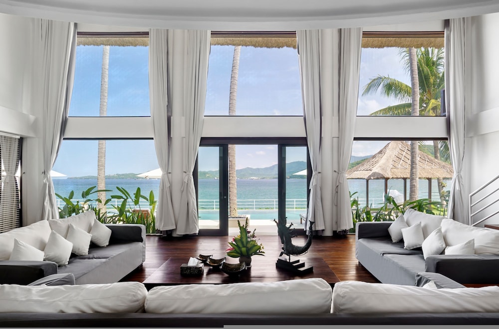 Villa Blanca by Alfred in Bali - Modern Luxury 5 Bdr Oceanfront Villa in Candidasa