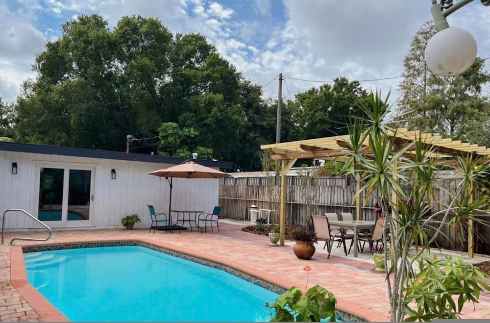 Pool Home in Seminole 5miles to Beach