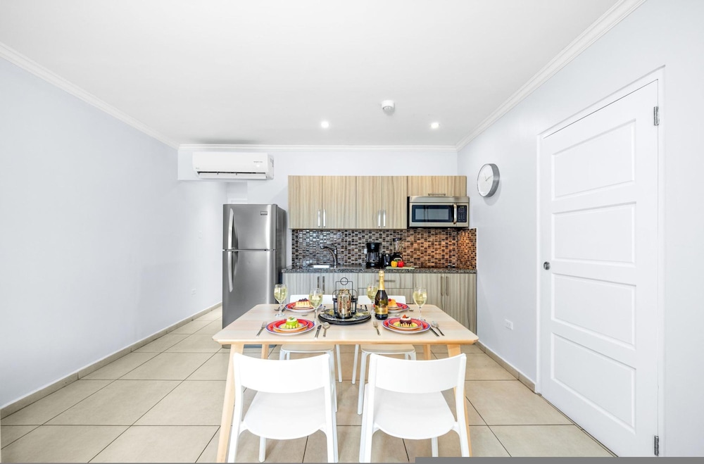 Charming 1br1ba Condo Steps From Eagle Beach