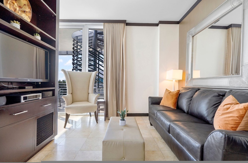 Penthouse With Private Rooftop