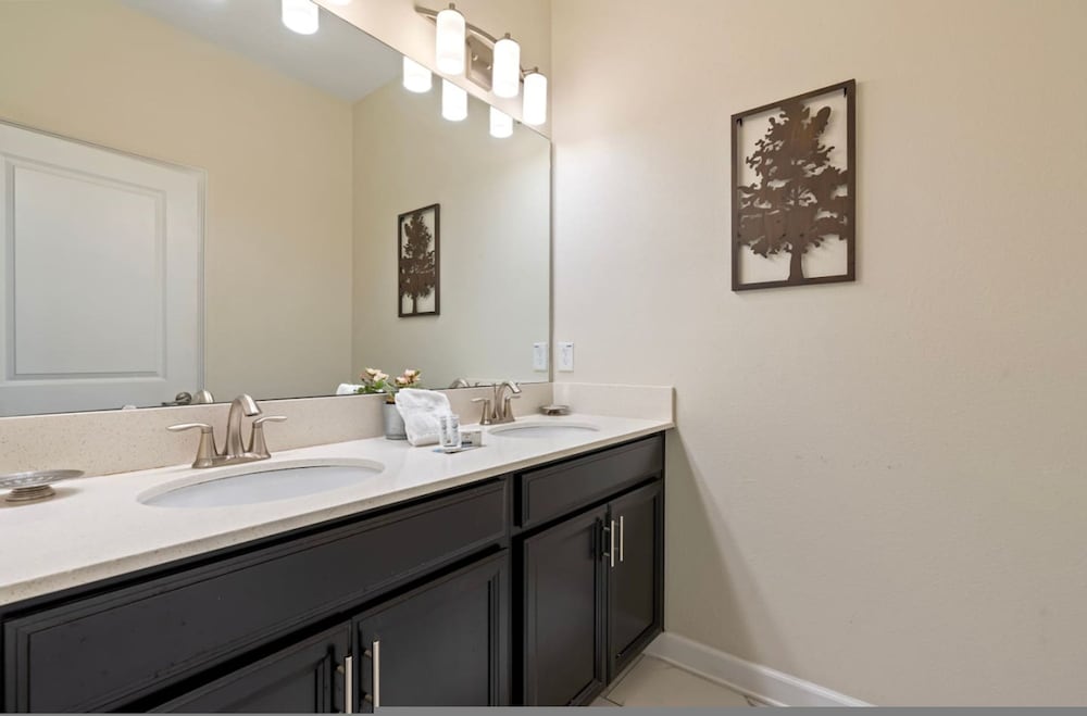 Amazing 5bdr House w Pool -4857