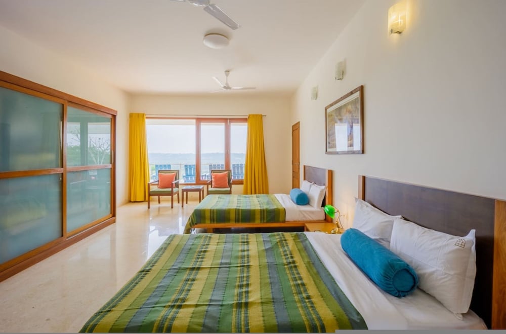 Stunning Hilltop 3BR Villa w Pool and River View