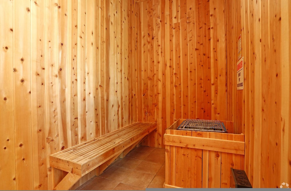 New Elegant 1BR Retreat Heated Pool Gym Sauna