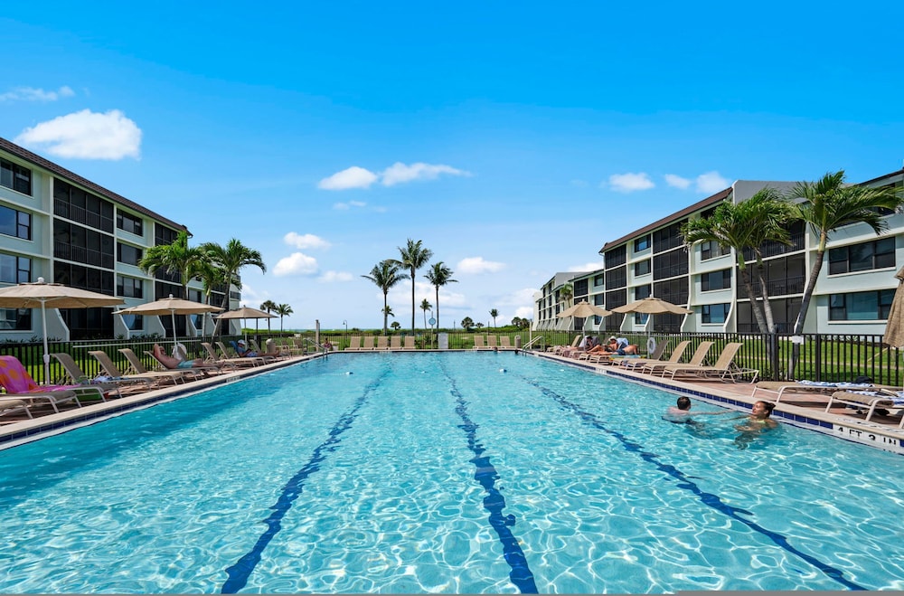 Loggerhead Cay 302 w Bikes Pool on Beach
