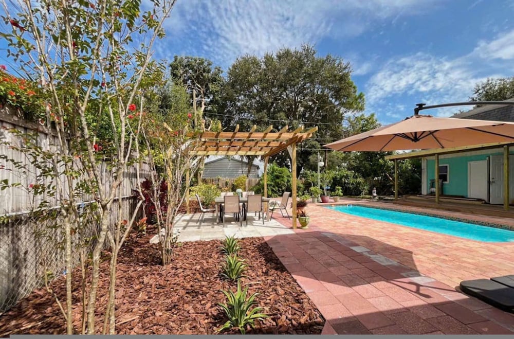 Pool Home in Seminole 5miles to Beach